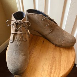 Never worn Toms wedges